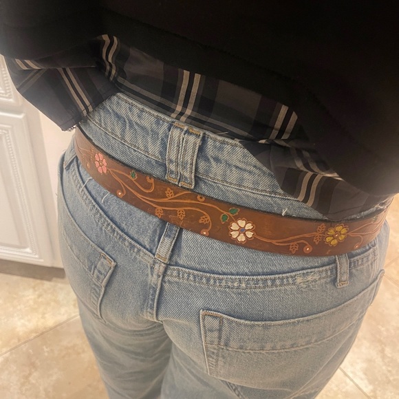 Vintage Leather Floral Tooled Belt with solid brass buckle - Picture 11 of 15